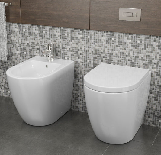 Coppia sanitari in ceramica filomuro Round WC e bidet con sedile soft close