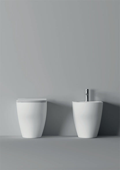 Coppia sanitari a terra filomuro Alice Ceramica Unica senza brida con coprivaso soft close