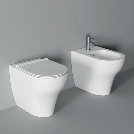 Coppia sanitari a terra filomuro Alice Ceramica Unica senza brida con coprivaso soft close